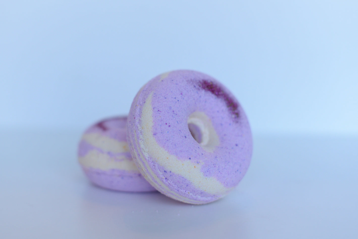 Sunshowers *Shea & Hemp Bath Bomb Donut